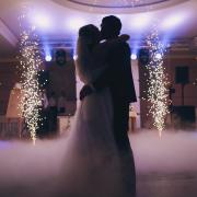 Esküvő DJ, Szikragép bérlés, Füstgép bérlés, Hangosítás, Kivetítés