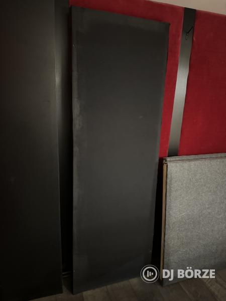 Akusztikai hangelnyelő panel.