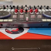 Vestax VCI-400 DJ MIDI kontroller/keverő