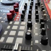 Vestax VCI-400 DJ MIDI kontroller/keverő