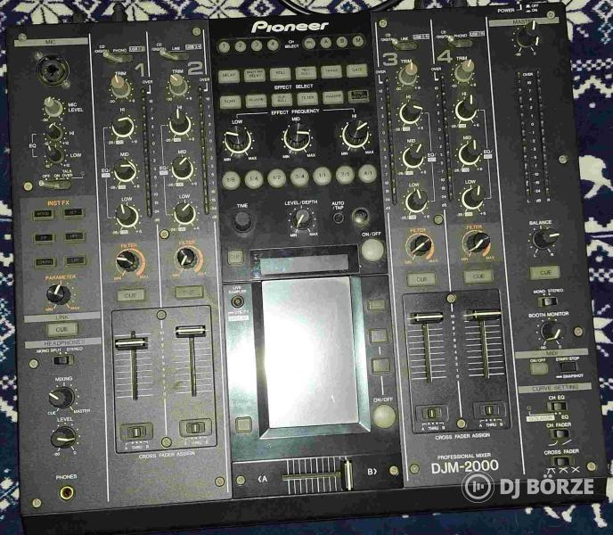 Eladó Pioneer DJM 2000