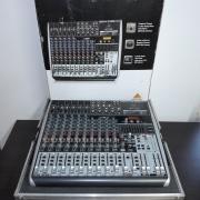 Behringer Xenyx QX1832USB + gyári Thomann rack