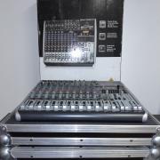Behringer Xenyx QX1832USB + gyári Thomann rack