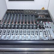 Behringer Xenyx QX1832USB + gyári Thomann rack