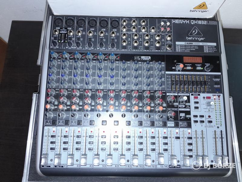 Behringer Xenyx QX1832USB + gyári Thomann rack