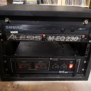 Végfok, eq, Shure vevőegység egy rackben