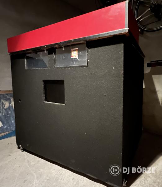 OLCSÓBB LETT! Masszív DJ pult kerekekkel, fénykapcsolóval monitorral