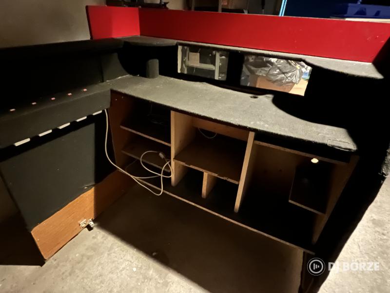OLCSÓBB LETT! Masszív DJ pult kerekekkel, fénykapcsolóval monitorral