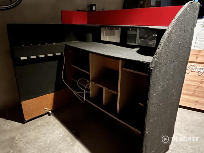 OLCSÓBB LETT! Masszív DJ pult kerekekkel, fénykapcsolóval monitorral