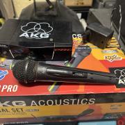 AKG vezeték nélküli mikrofon SR40 S vevő + HT 40 PRO kéziadó