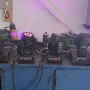 Eladó 2db Showtec Phanton 50 led spot és 2db Fénytechnikashop-os Bee eye laser robotlámpák