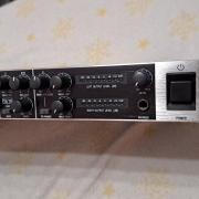 Behringer RX1602 rack keverő