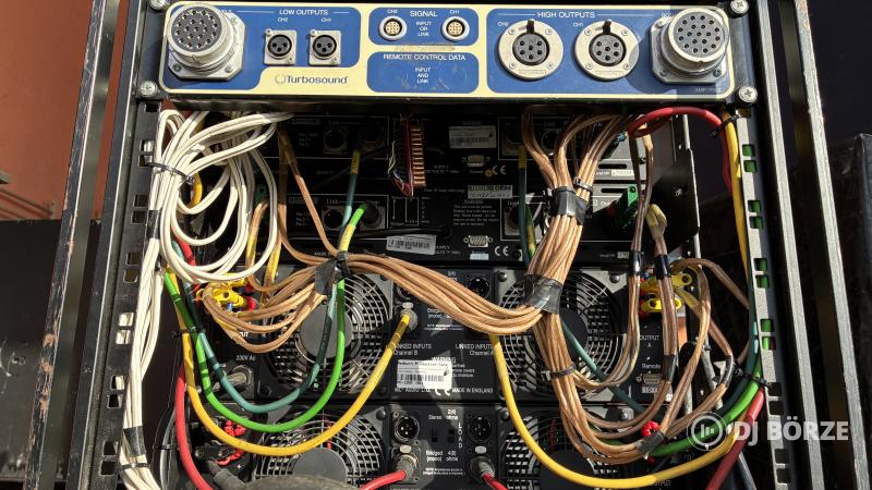 MC2 (Turbosound OEM) MC750 végfok (2 x 750 W, made in England)