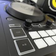 Native Instruments Traktor Kontrol S2 MK3  Kezdő Dj szett.