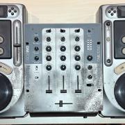 Eladó egy “szebb napokat is látott” Numark Dj szett (egyben 20)