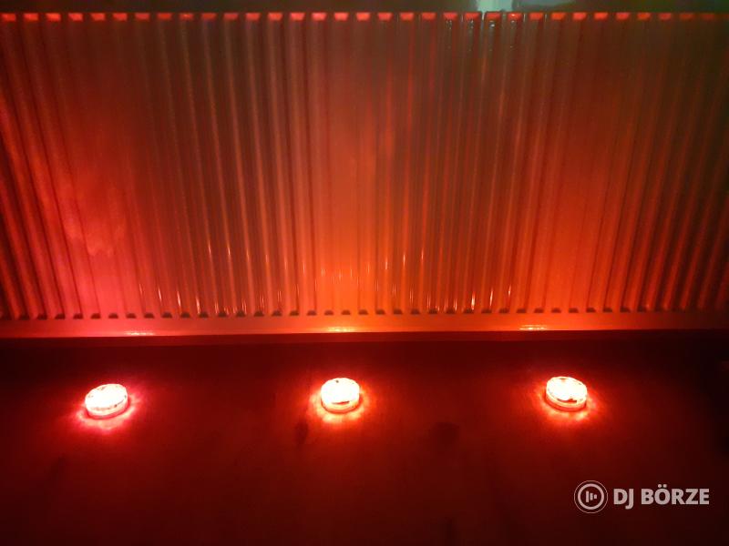 Medence világítás!4db rgb távirányítós, vízálló, elemes/aksis hangulat színező lámpa.