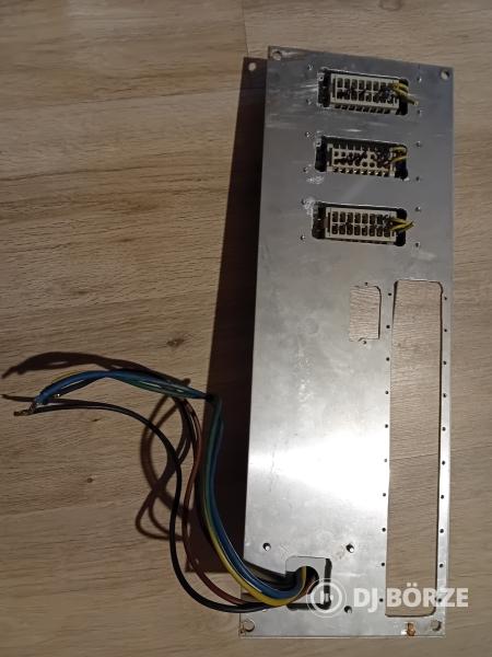 Fény csatlakozósor rackből kiszerelve