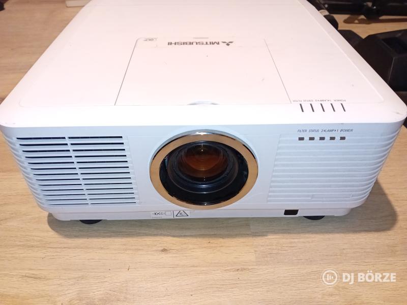 Mitsubishi WD 8200 U projector (beszámítás is) új ár: 2mft. Bp-Gyöngyös