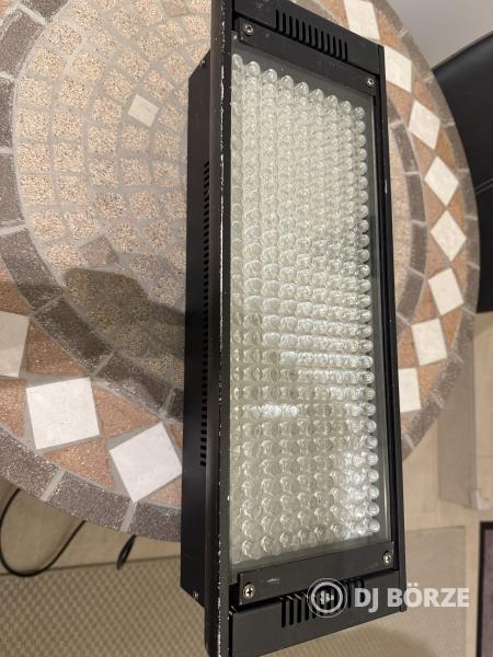 Eladó LED PAR lámpák