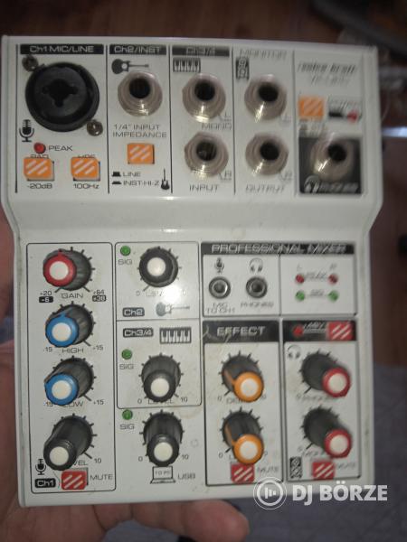 Keverőpult hangkártya mikrofon bemenet ,effekt és hangszínszabályzóval