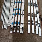 2db Showtec Showbar 4, fénytartó gerendák, szállító láda, nagy kerekek stb