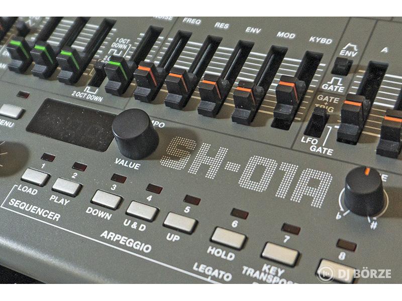 Roland SH-01A szinti