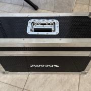 2db BeamZ Blaze1800 függőleges füstgép+rackláda