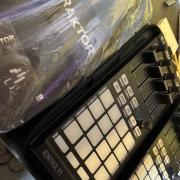 Traktor F1 Kontroller, Native Instruments, 2 db