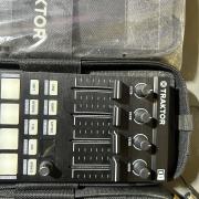 Traktor F1 Kontroller, Native Instruments, 2 db
