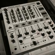 Pioneer DJM 600-as keverő fehér előlappal eladó !