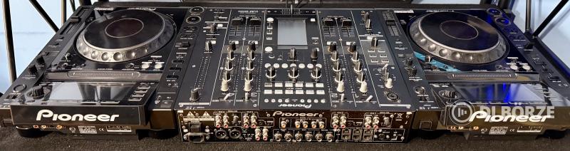 2 X Pioneer CDJ-2000 + 1 X Pioneer DJM-2000 + Rack