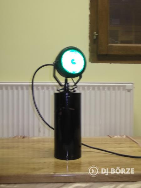 Egyedi készítésű pásztázó lámpa