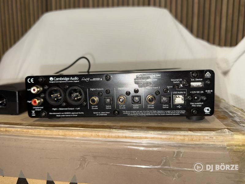 Cambridge Audio DacMagic Plus digitális-analóg átalakító (DAC) és előerősítő.