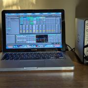 FireWire Munkaállomás: MacBook Pro 2010 (8GB RAM/240GB SSD) + Ableton Live 9 Suite licenc