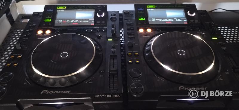 Pioneer CDJ-2000 két lejátszó.