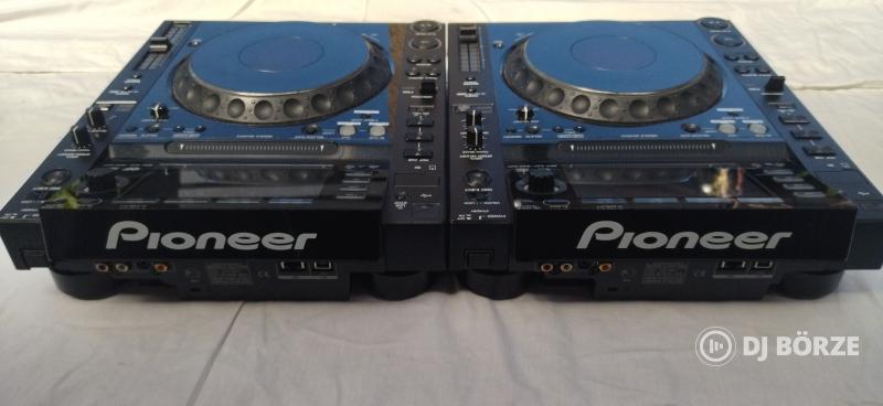 Pioneer CDJ-2000 két lejátszó.