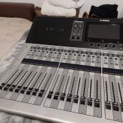 Eladón Yamaha TF3 digitális keverő