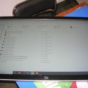 Elo Touch 32" ET3202L Digitális kijelző+gyártott pillangózáras alukoffer hozzá