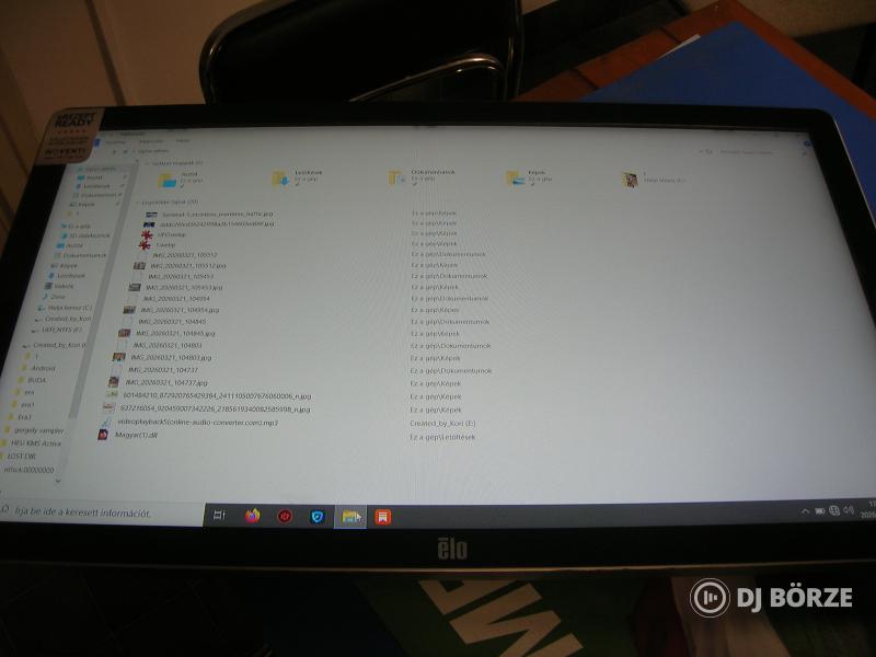 Elo Touch 32" ET3202L Digitális kijelző+gyártott pillangózáras alukoffer hozzá