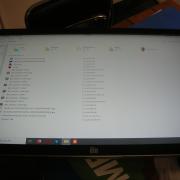 Elo Touch 32" ET3202L Digitális kijelző+gyártott pillangózáras alukoffer hozzá