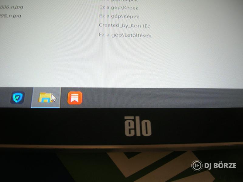 Elo Touch 32" ET3202L Digitális kijelző+gyártott pillangózáras alukoffer hozzá