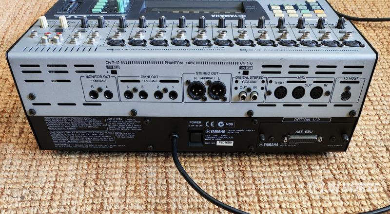 YAMAHA 01V digitális mixer + bővítő kártya + kábelek