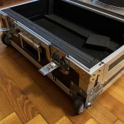 Magma Scratch Suitcase Rack gurulós