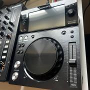 Eladó dj szett - 2 db Pioneer XDJ 700 - Allen & Heath Xone43 - Sennheiser HD25 stb.