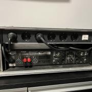 Mackie FR M-1400 végfok, rack-el, elosztóval