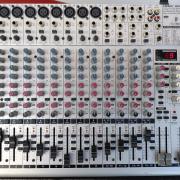 Behringer UB2222fx pro