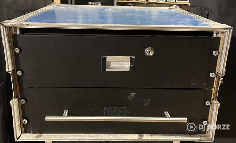 Mikrofonos fiókos RACK