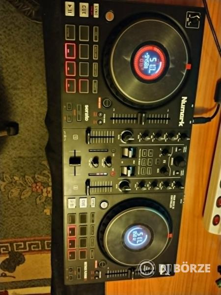 Numark Mixtrack Platinum FX Dj controller + egy Thunder koffer