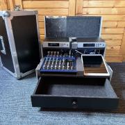 Fiókos Safe Case Rack Kábelezve