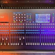 Allen & Heath Qu-32 Chrome Edition digitális keverőpult + Thon flightcase eladó